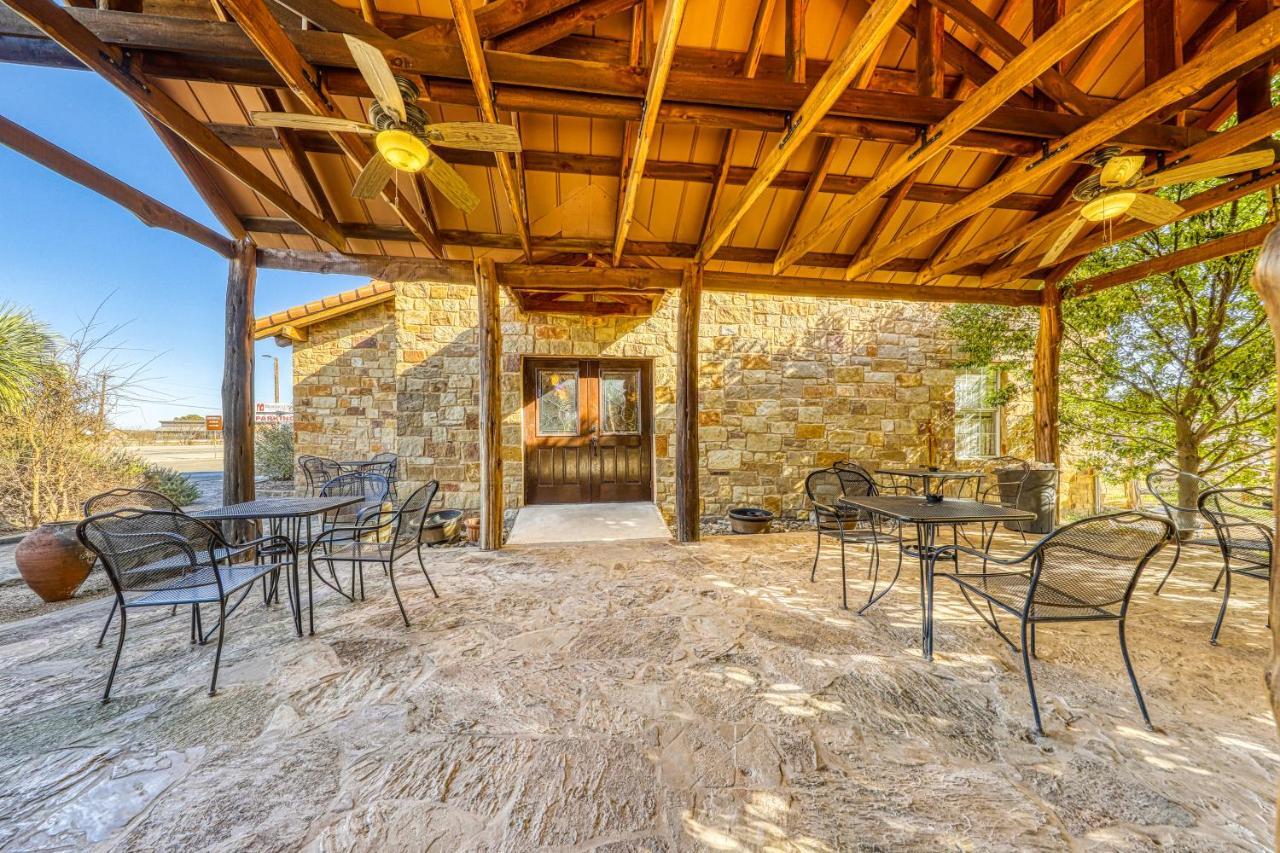 The Olive @ Mendelbaum Winery Guest Cabins Hotell Fredericksburg Eksteriør bilde
