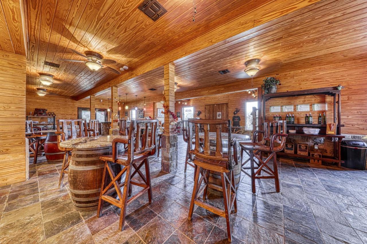 The Olive @ Mendelbaum Winery Guest Cabins Hotell Fredericksburg Eksteriør bilde