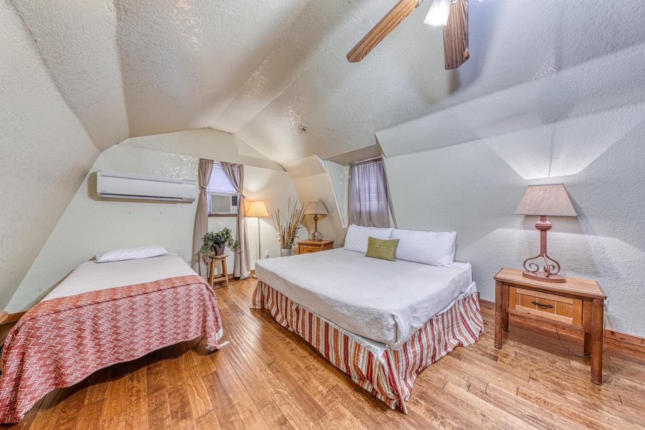 The Olive @ Mendelbaum Winery Guest Cabins Hotell Fredericksburg Eksteriør bilde